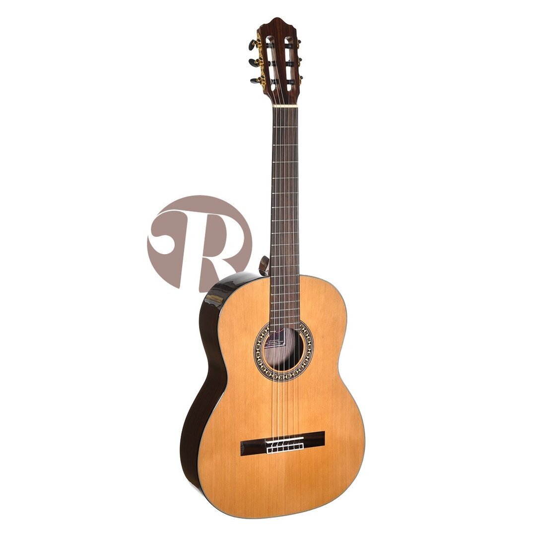 RIENTO DORADO C 4/4 CLASSIC GUITAR (DOC)