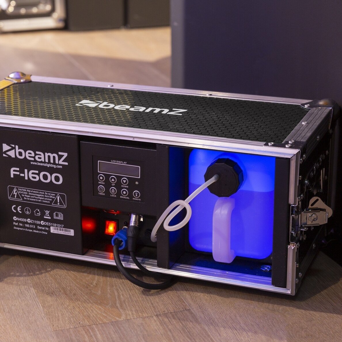BEAMZ F1600 PRO FAZE MACHINE IN FLIGHTCASE 160.513 8 BEAMZ F1600 PRO FAZE MACHINE IN FLIGHTCASE 160.513 8